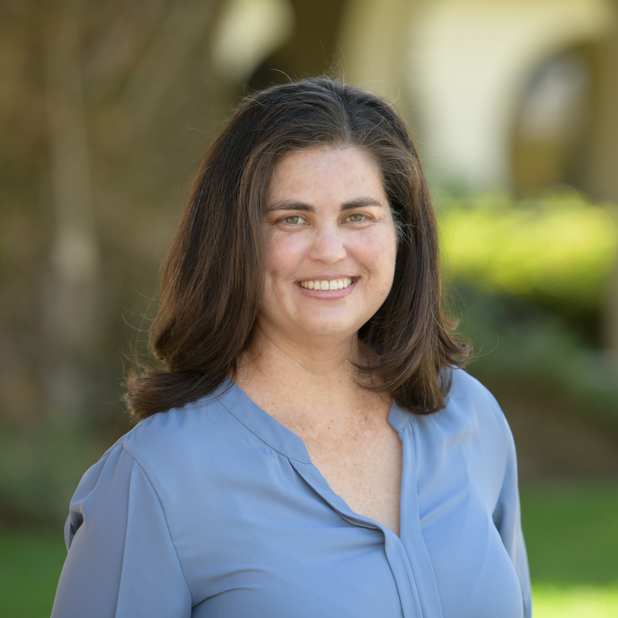Dr. Lisa Hernández